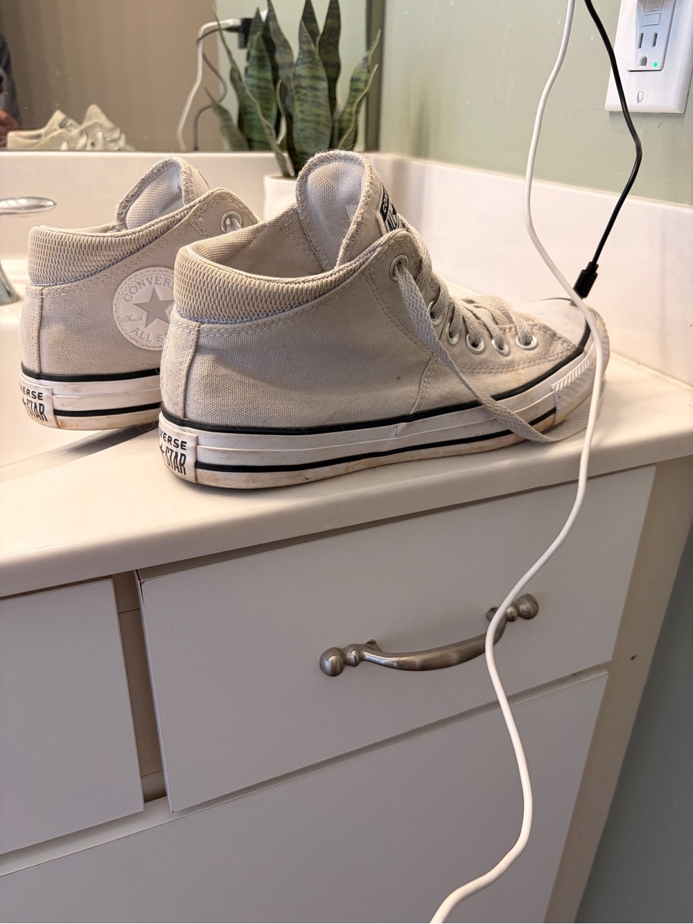 Converse Mid-Top Sneakers in grey